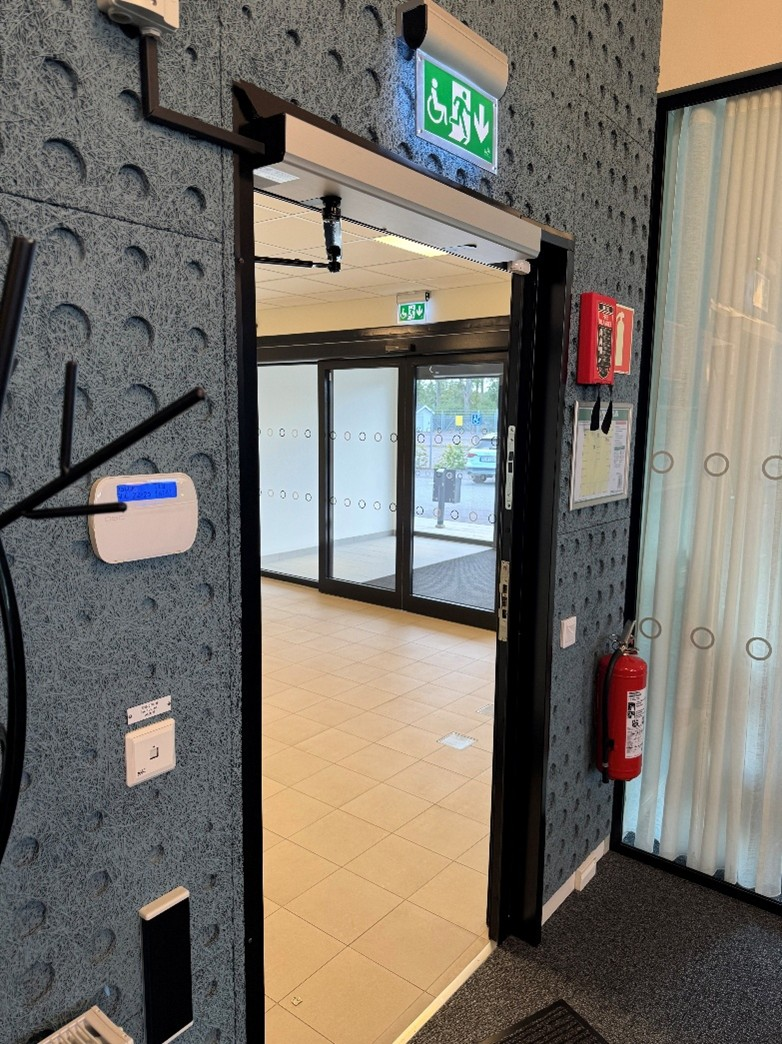 Bild på en utrymninsgdörr.